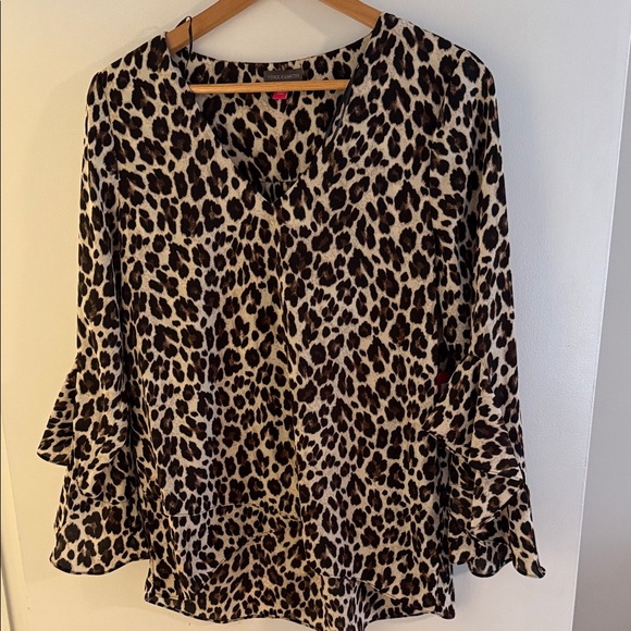 Vince Camuto Leopard Print Bell Sleeve Blouse - Picture 1 of 3